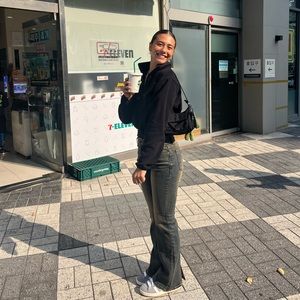 Meet your Posher, Chloe